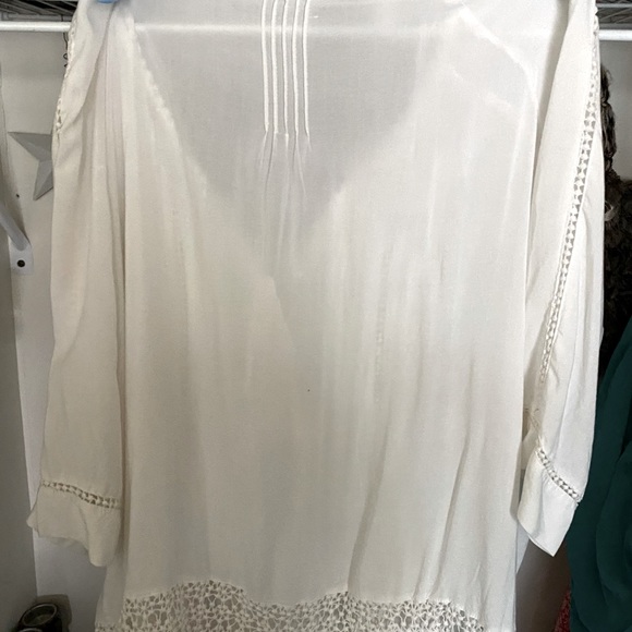 Blouse with lace detailing - Picture 2 of 2